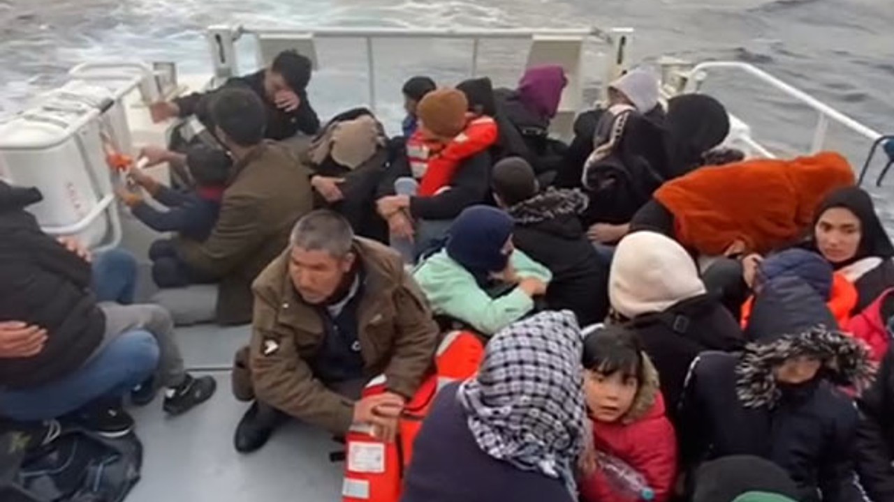 Arızalı Botla Sürüklenen 44 Göçmen Kurtarıldı
