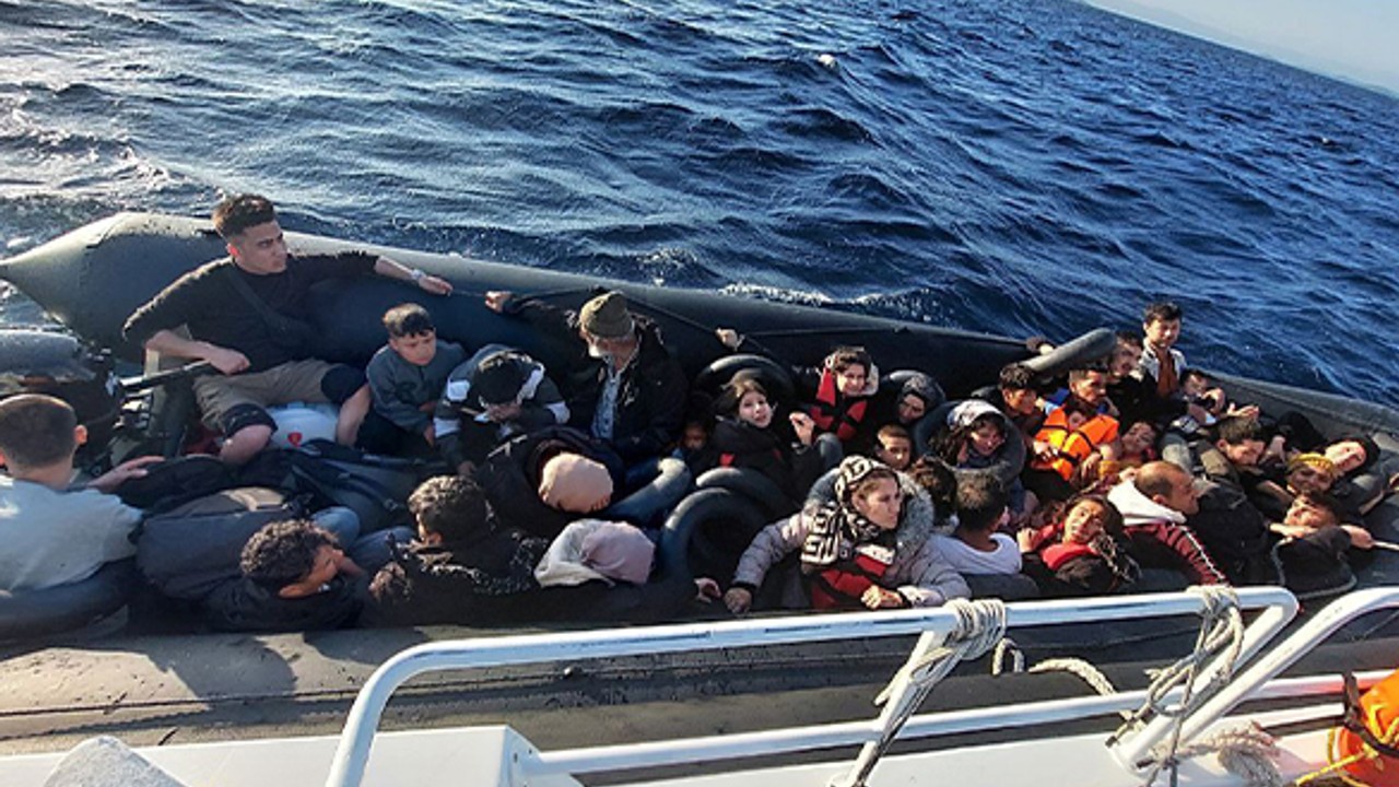 Ayvalık'ta Sahil Güvenlik Botu 39 Düzensiz Göçmen Yakaladı