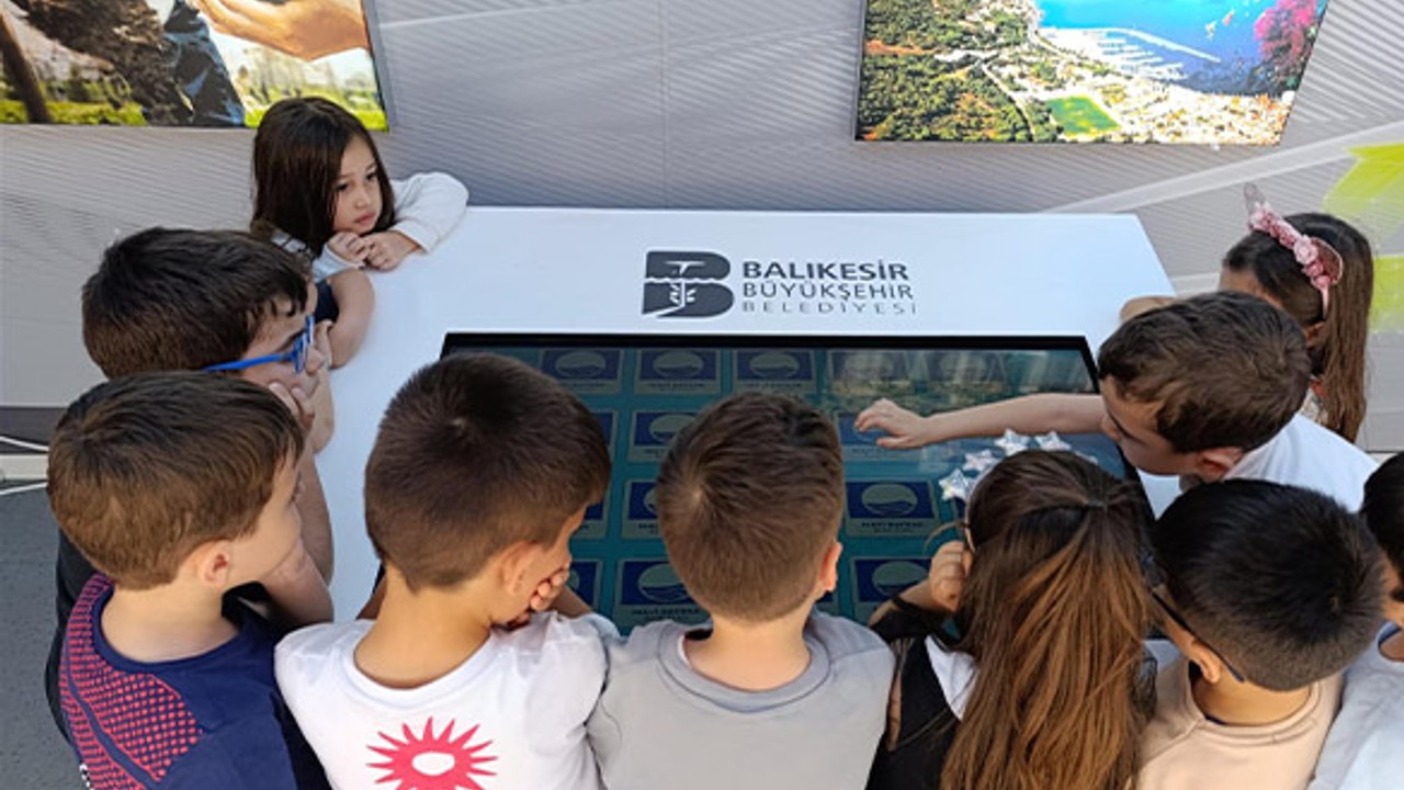 Balıkesir Büyükşehir Belediyesi'nden Eğitim TIR'ı