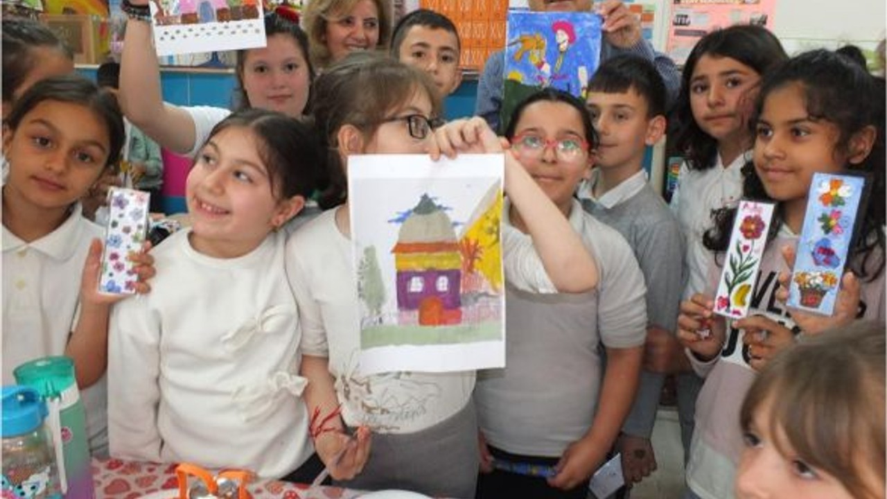 Balıkesirli Öğrenciler Ressam Eşliğinde Resim Yaptı