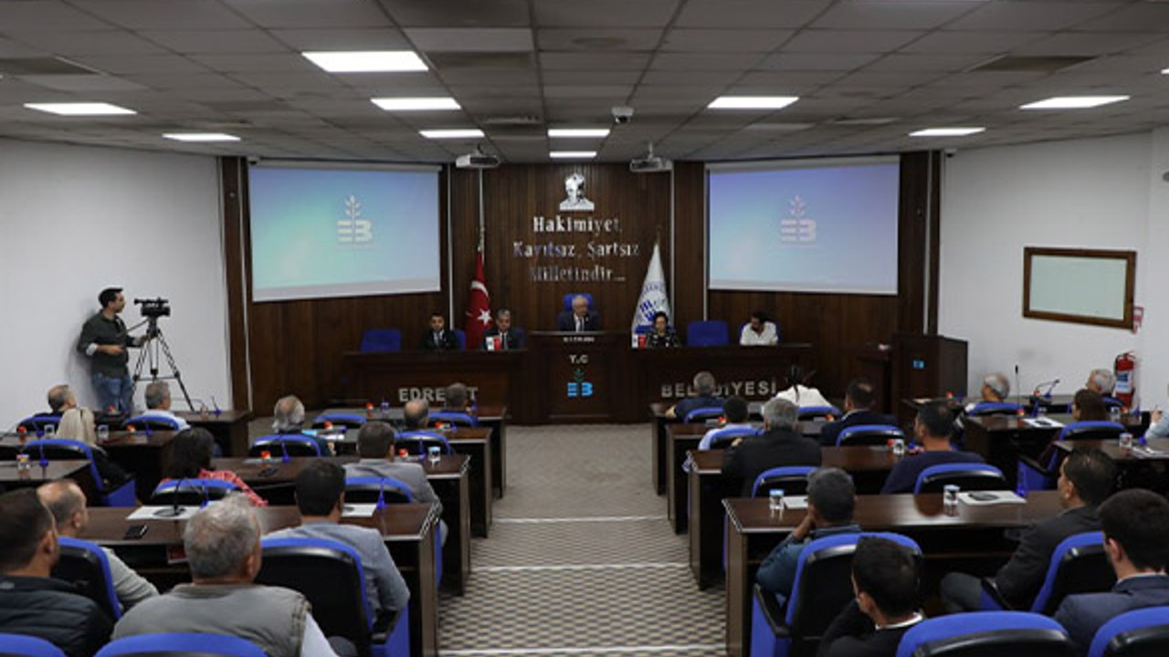 Edremit Belediyesi'nde Muhtarlarla Değerlendirme Toplantısı