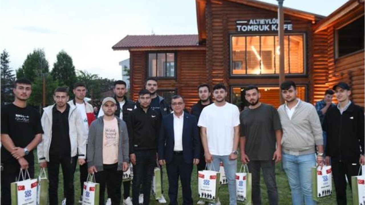Başkan Şehirli Askerleri Yolcu Etti