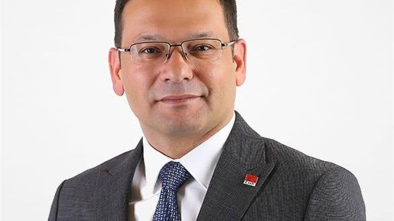 CHP'li Serkan Sak Sındırgı Belediye Başkanı Seçildi