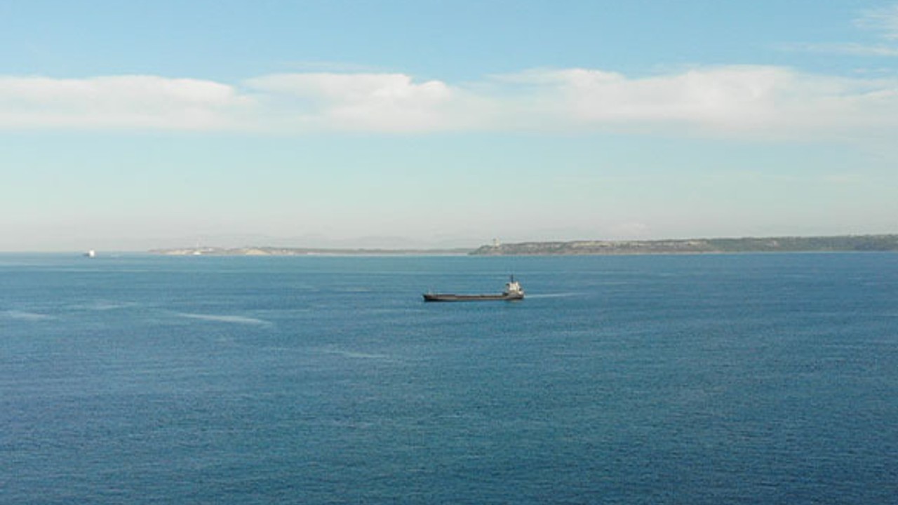 Çanakkale Boğazı'nda Kuru Yük Gemisinde Yangın Çıktı