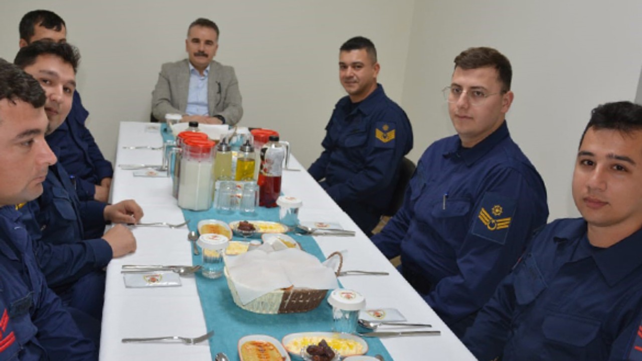 Edremit Kaymakamı Ahmet Odabaş, Sahil Güvenlik Personeliyle İftar Yemeğinde Buluştu