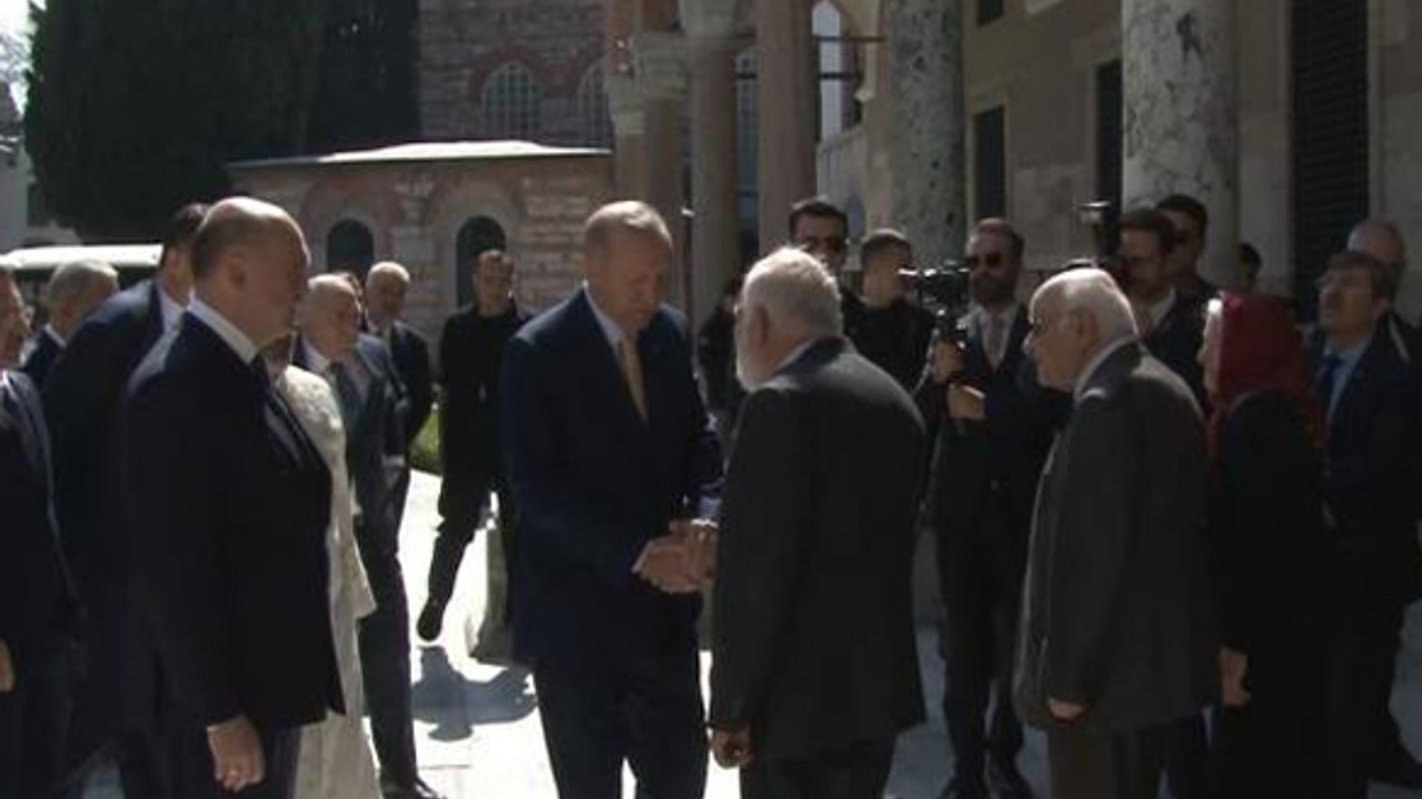 Erdoğan Topkapı Sarayı’nda Hırka-i Saadet Dairesi’ni ziyaret etti