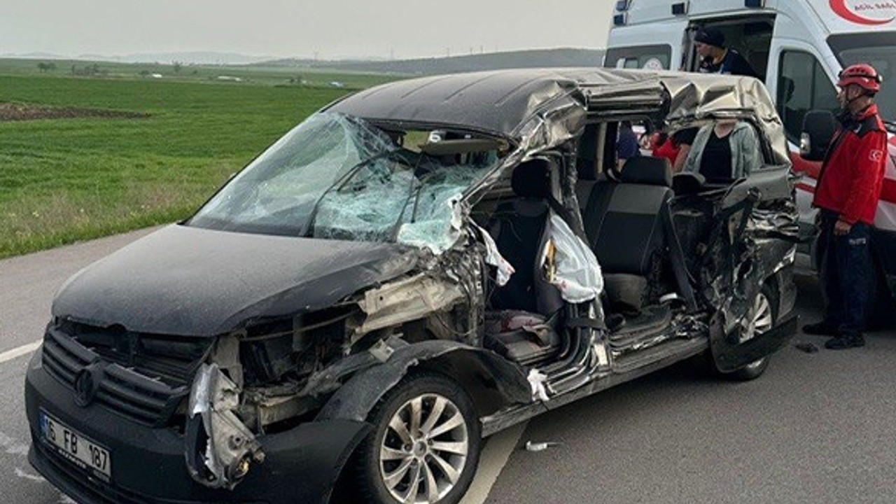 Gönen'de Trafik Kazası: 1 Ölü, 3 Yaralı