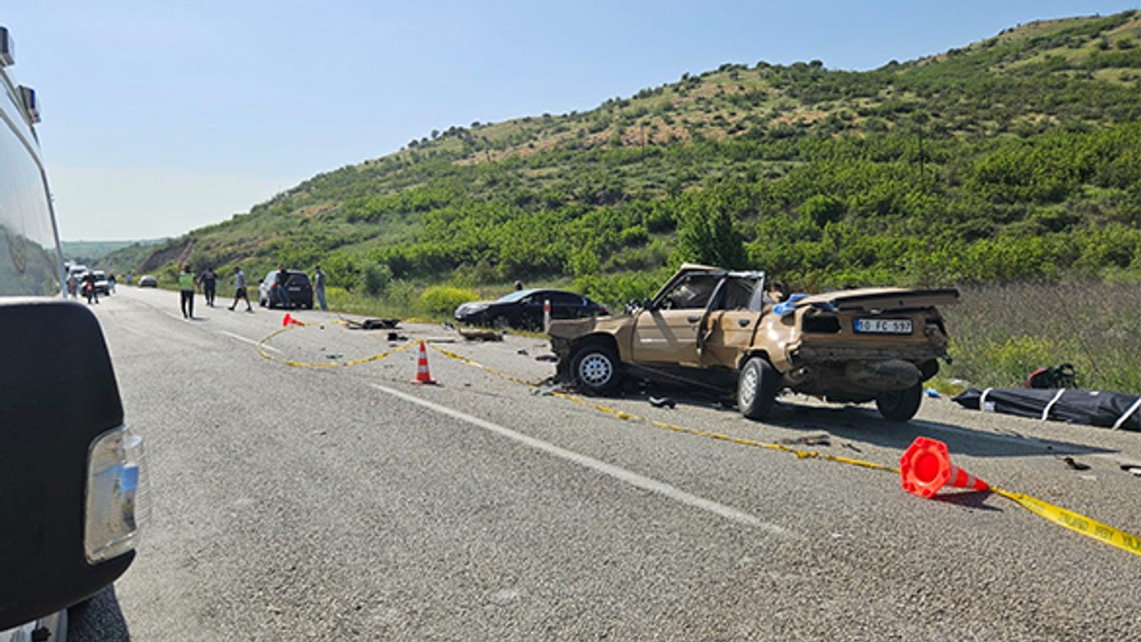 Hotaşlar Mevkiinde Trafik Kazası'nda Aile Dramı Yaşandı