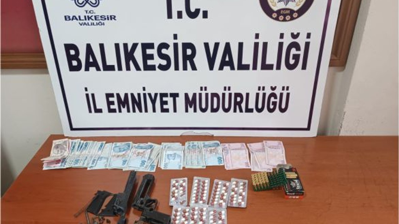 Manyas'ta Uyuşturucu ve Silah Kaçakçılarına Operasyon