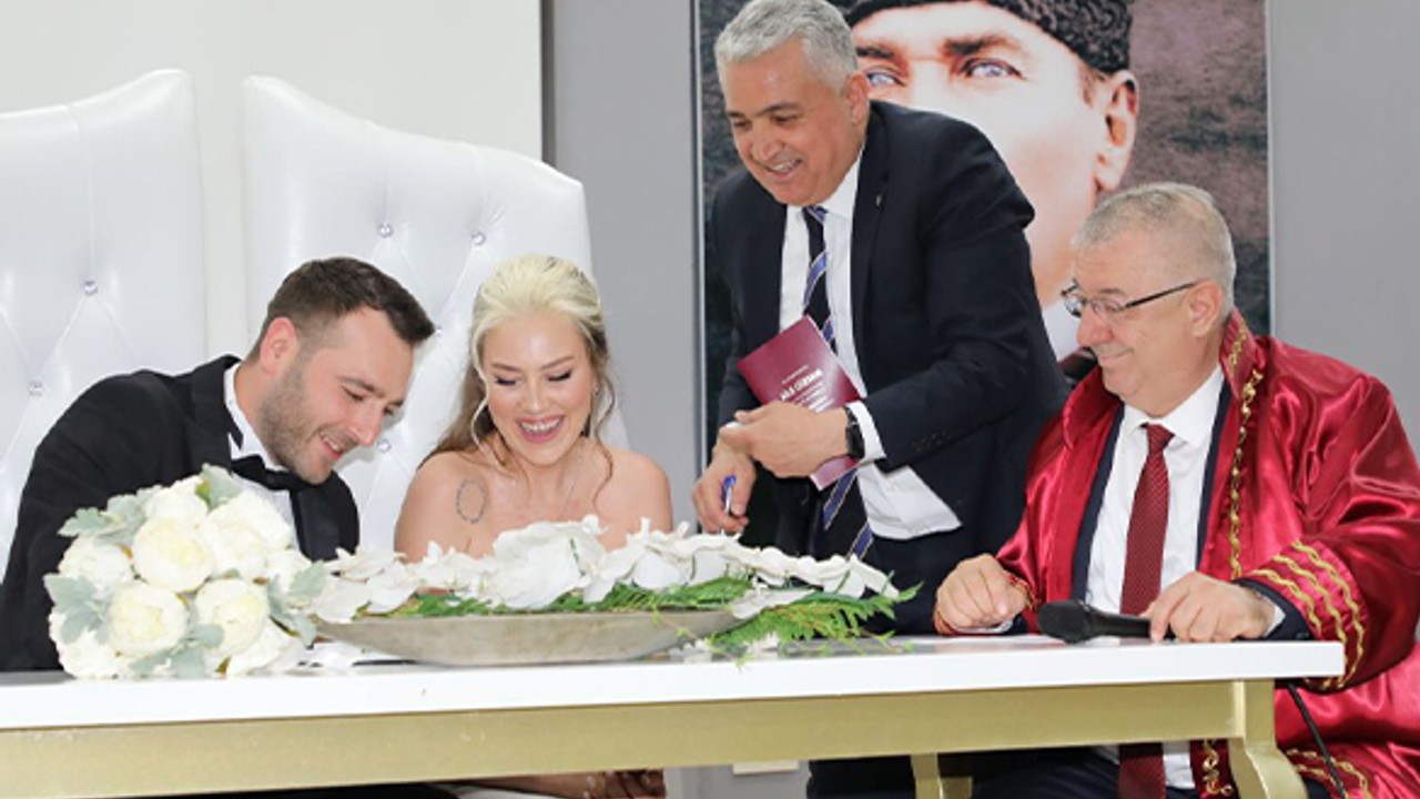 Edremit Belediye Başkanı Ertaş, İlk Nikahını Kıydı