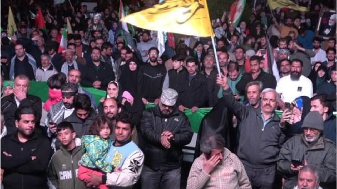 Tahran Halkı İsrail'e Yönelik Saldırıyı Kutladı
