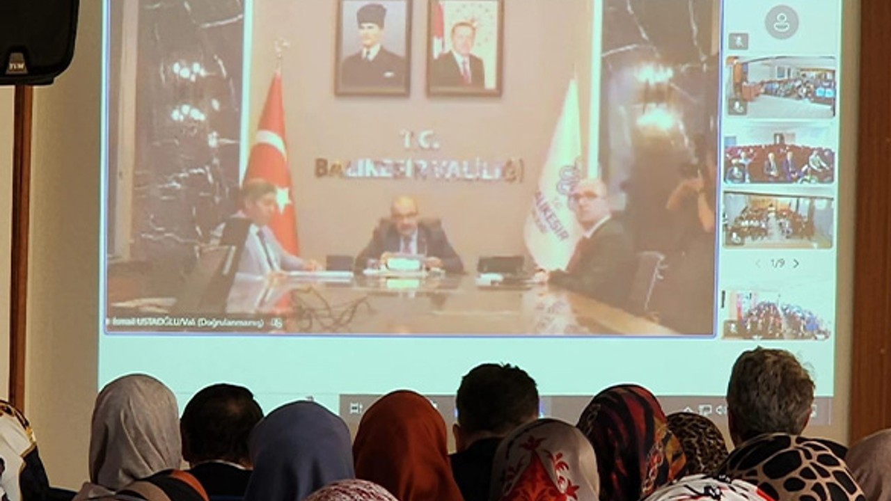 Vali Ustaoğlu, Edremit'te Öğrenci Velileriyle Online Eğitimde Buluştu