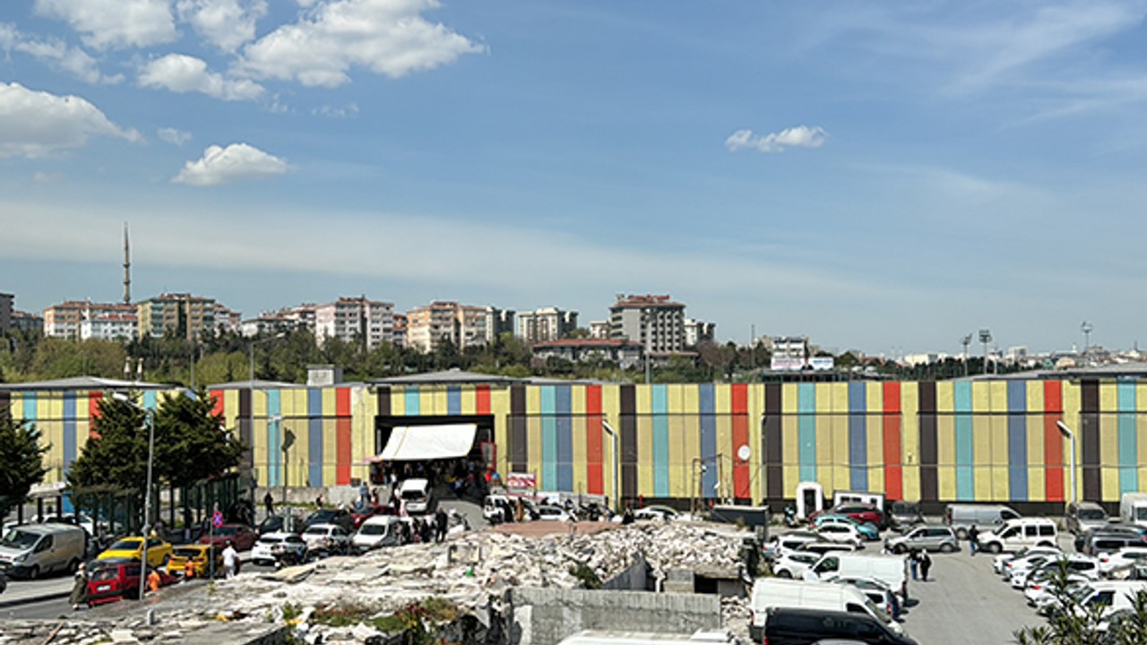 Yakalanan yan kecisi "bomba var" diye bağırınca pazar alanında panik yaşandı