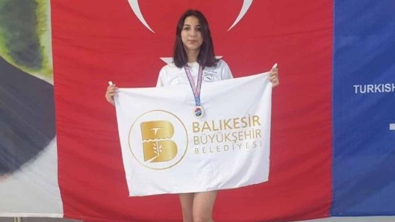 Milli Sporcunun Kızı: 'Babamızın Şampiyonluğu Kalbimizin Derinlerinde'