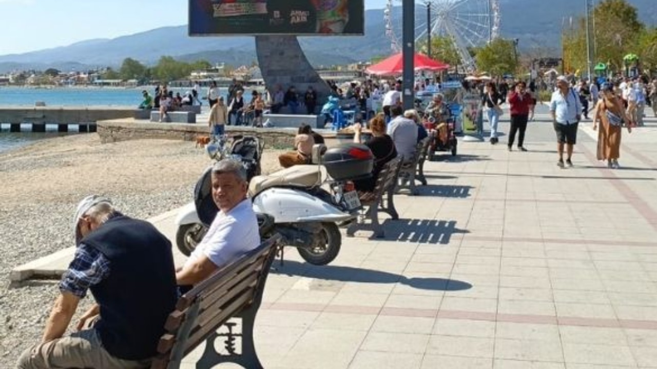 Balıkesir'de Bayram Coşkusu! Sahil ve Kordon Dolup Taştı