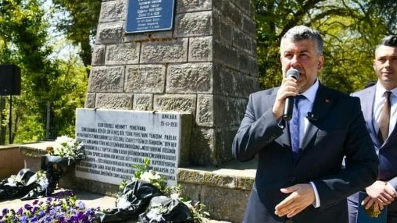 Mesut Akbıyık Kurtdereli Mehmet Pehlivan’ı Andı