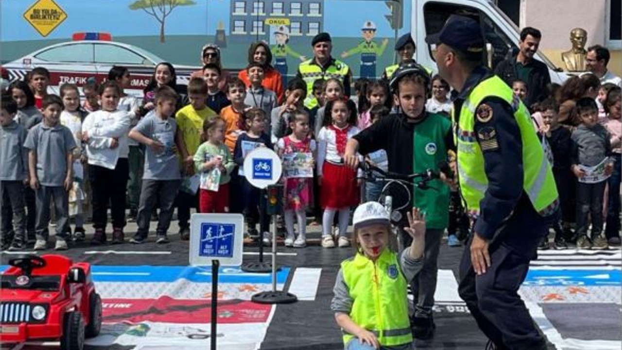 Jandarmadan miniklere trafik eğitimi