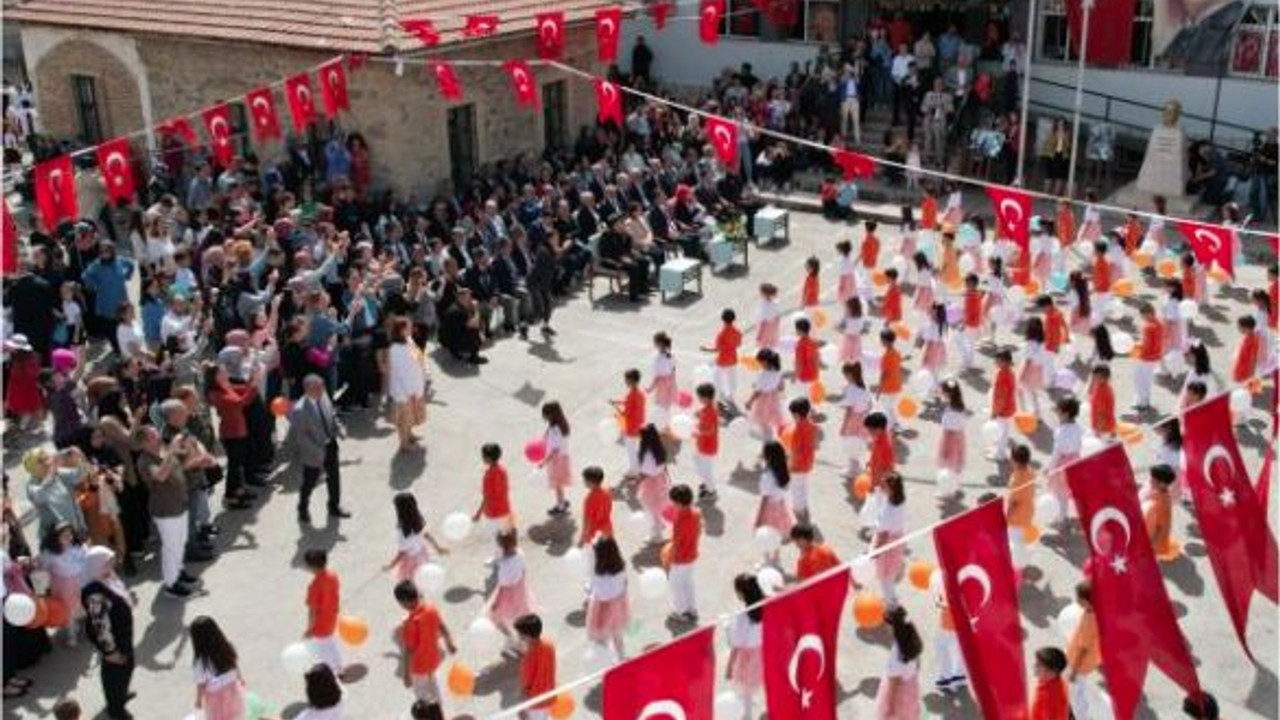 Çocuklar 23 Nisan Kutlamalarında Sındırgı'da Coştu!