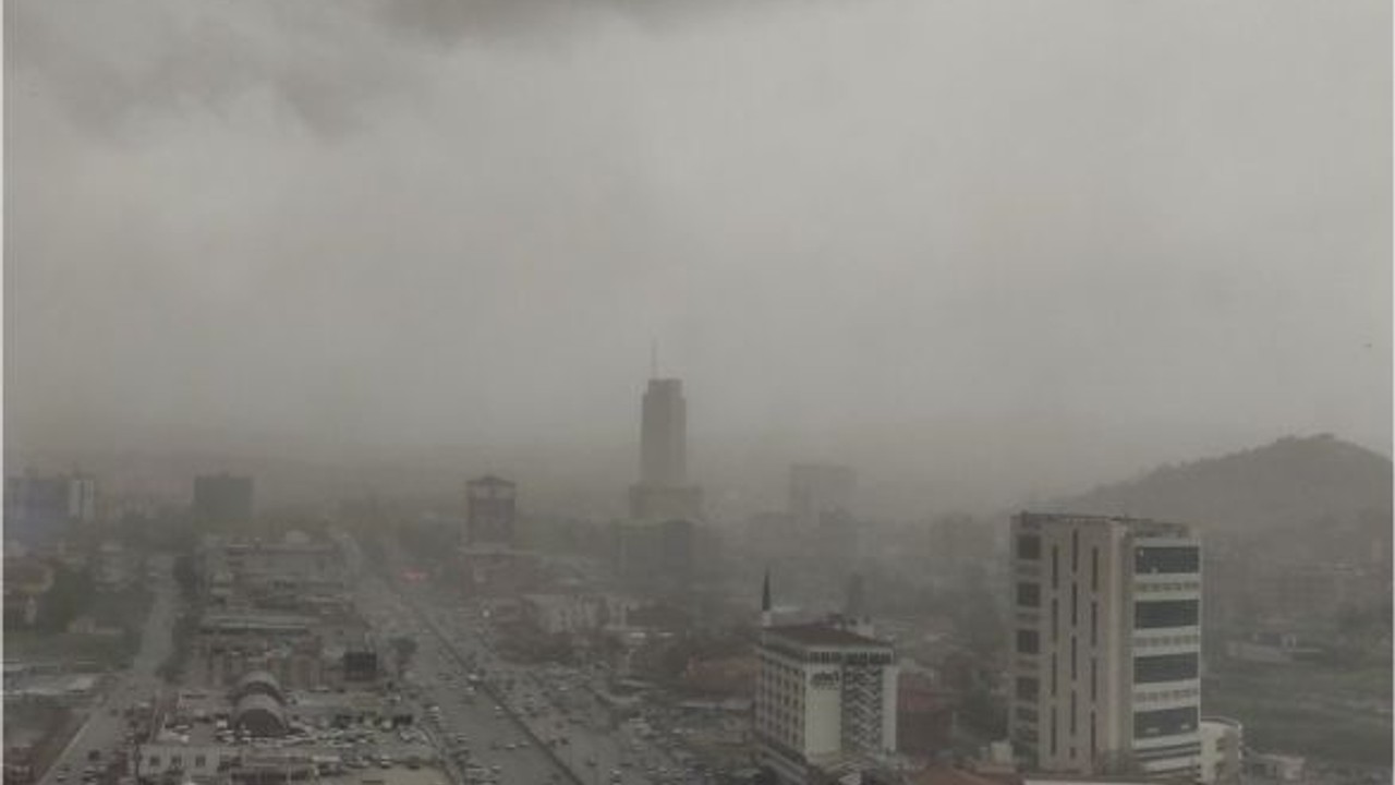 Sağlık Uzmanları Uyarıyor! Kuzey Afrika'nın Tozu Türkiye'yi Sarstı
