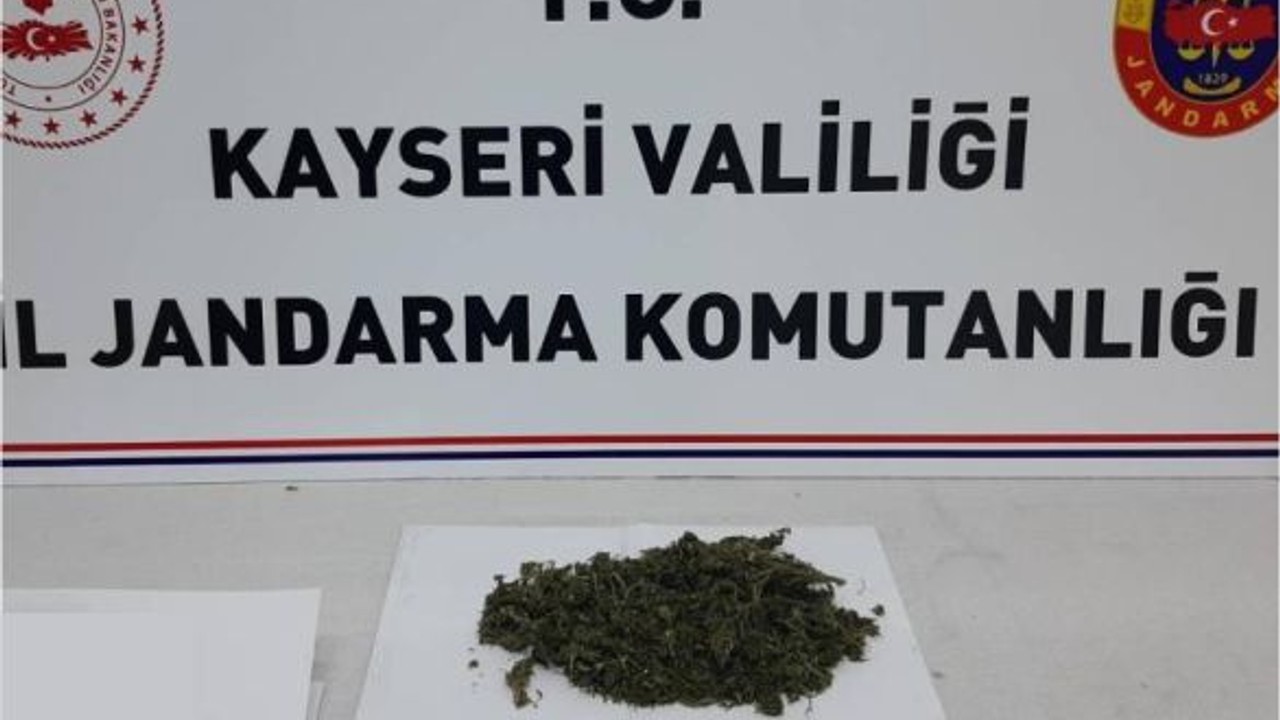 Şüphe üzerine durdurulan araçtan uyuşturucu çıktı