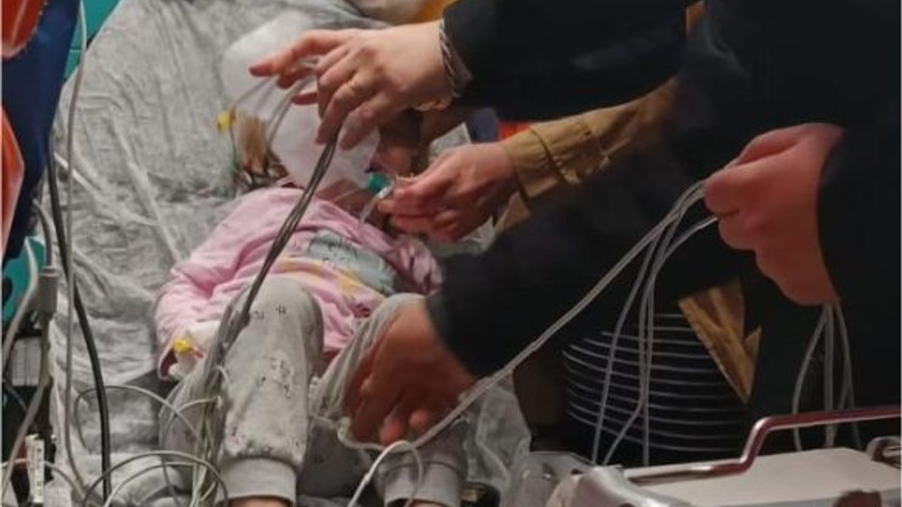 Ambulans uçak minik Alya için havalandı