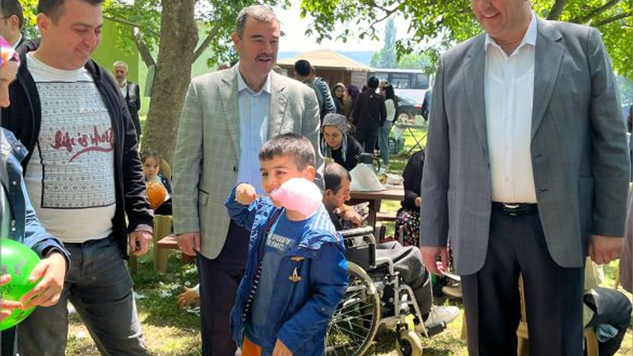Bigadiç Bu Özel Günü Piknikle Kutladı