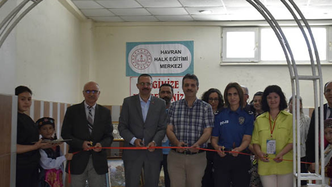 Havran Halk Eğitimi Merkezi'nden Yılsonu Sergisi