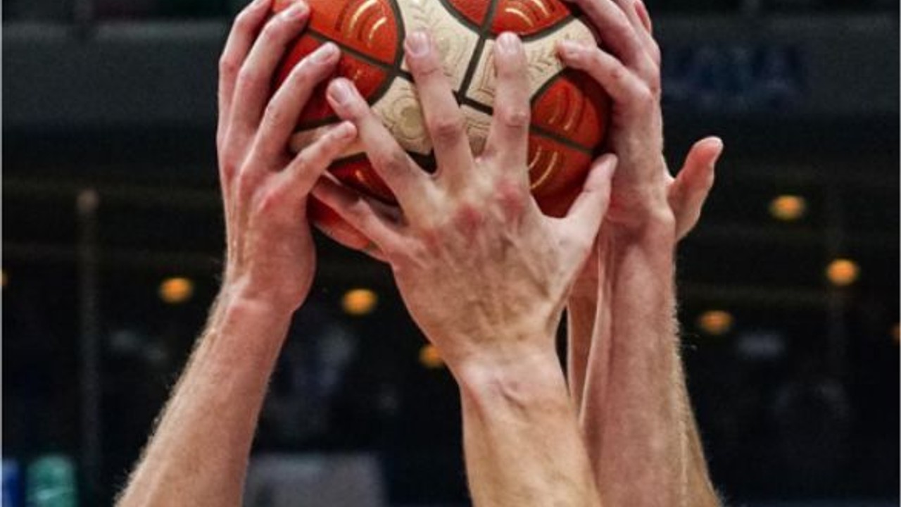Balıkesir'de Basketbol Tutkusu Sokaklara Taşıyor!