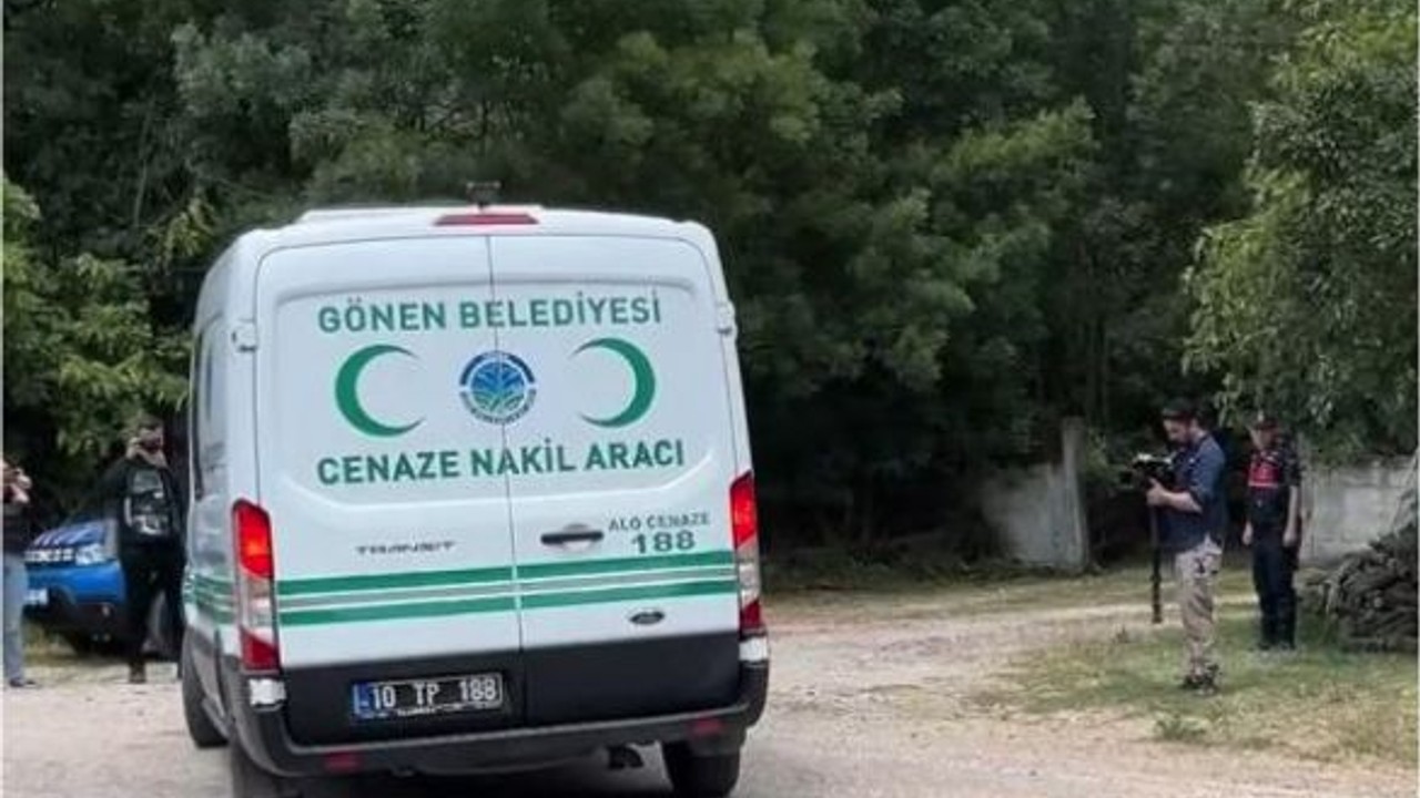 Ekonomist Berzeg'in Cenazesi Toprağa Veriliyor