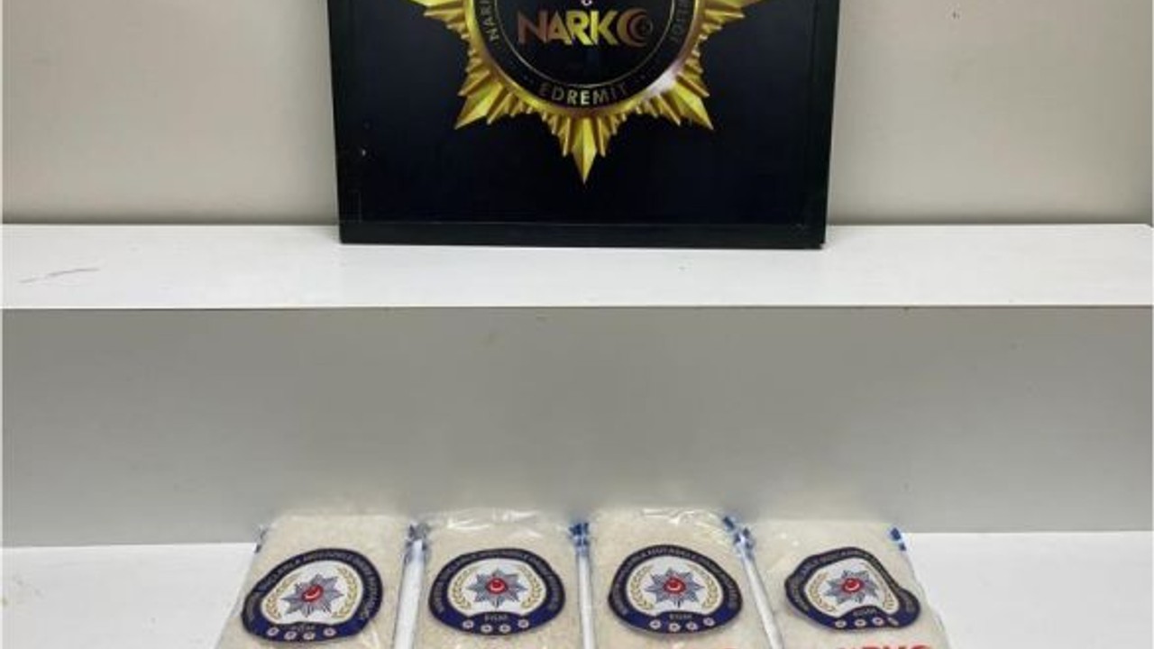 Kumaşla Gizledikleri 4 Kilo 36 Gram Uyuşturucu Ele Verdi!