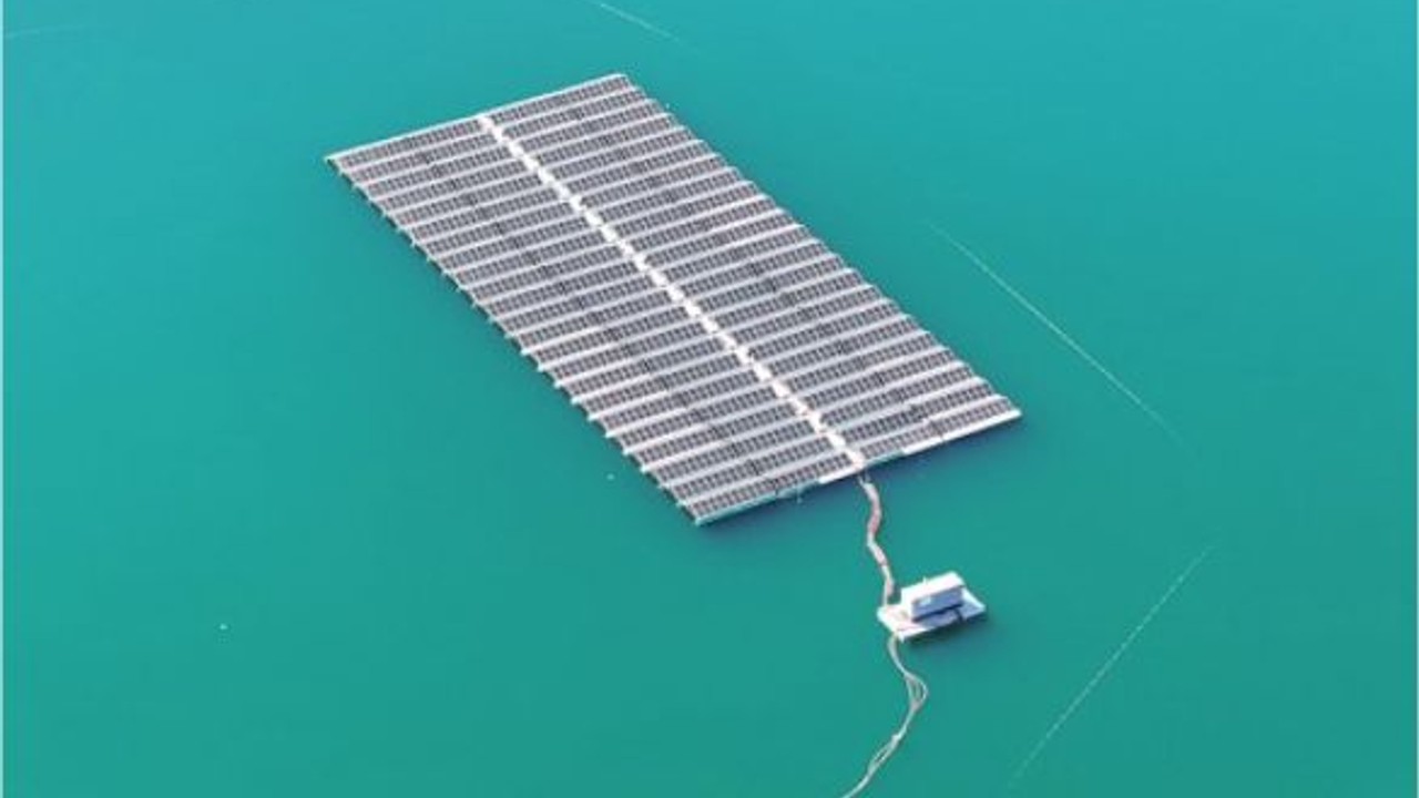 Türkiye'nin İlk Yüzer Güneş Enerjisi Santrali Faaliyete Geçiyor