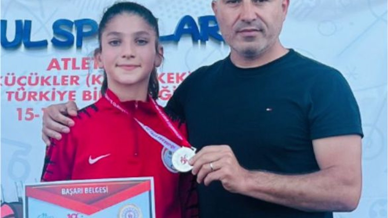 Yüksek Atlama'da Türkiye İkincisi Erdek'ten!
