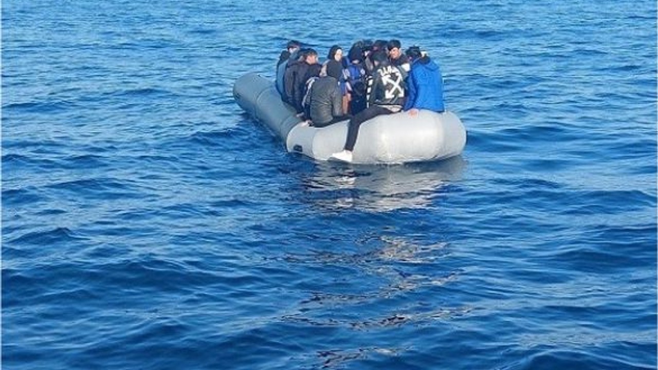 Ayvalık Açıklarında Sürüklenen Göçmenler Kurtarıldı