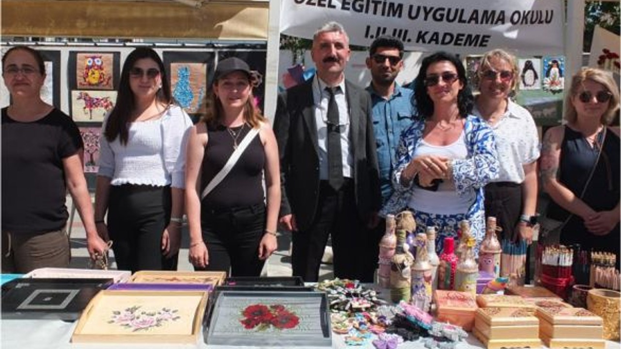 Özel Gençlerin Sanat Sergisinden Burhaniye Dokunuşu