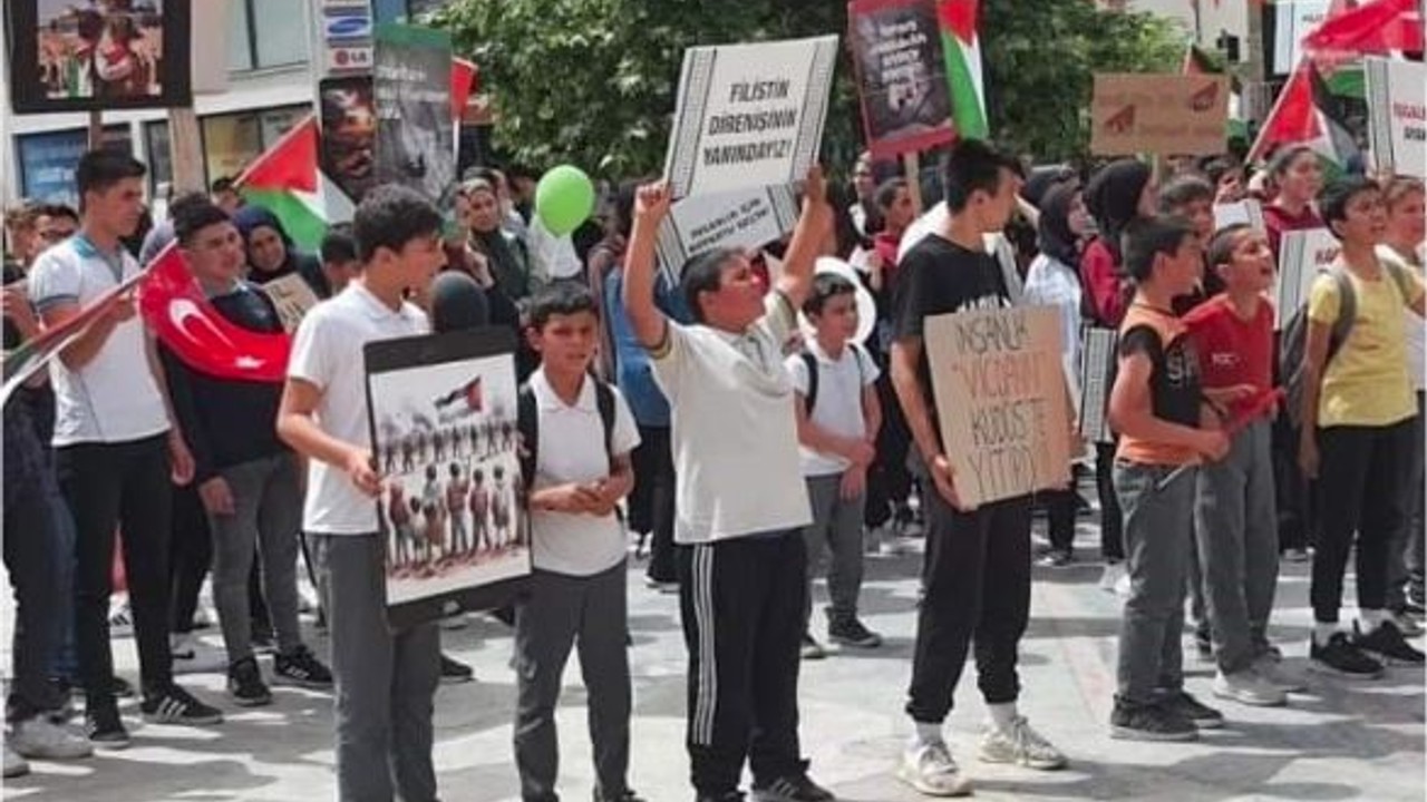 Sındırgı'da Öğrenciler Zulme Karşı Yürüdü