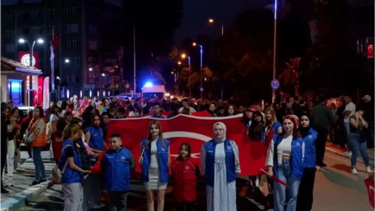 Susurluk Gençlik Yürüyüşü ve Konser İle 19 Mayıs'ı Kutladı!