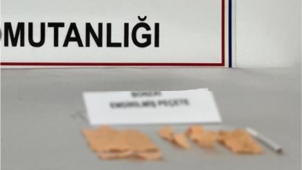 Uyuşturucu kullanırken jandarmaya yakalandılar
