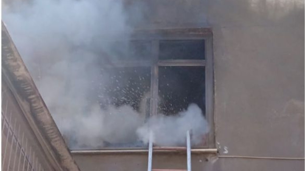 Balıkesir'de Dört Katlı Binada Yangın