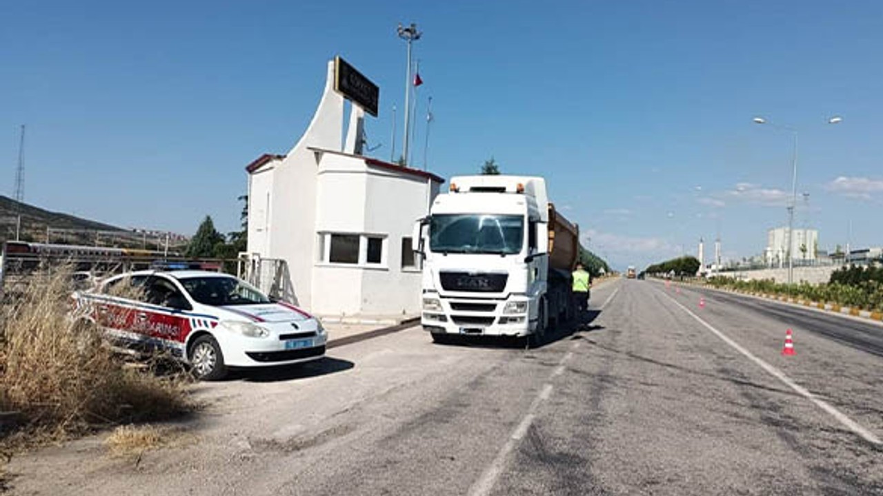 Balıkesir'de Yük Taşıyan Araç ve Sürücülere Denetim