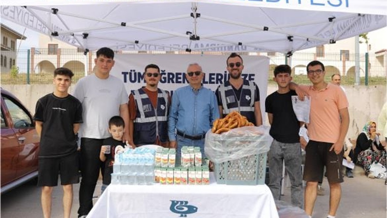 Bandırma'da Sınav Öncesi Öğrencilere Kahvaltı İkramı