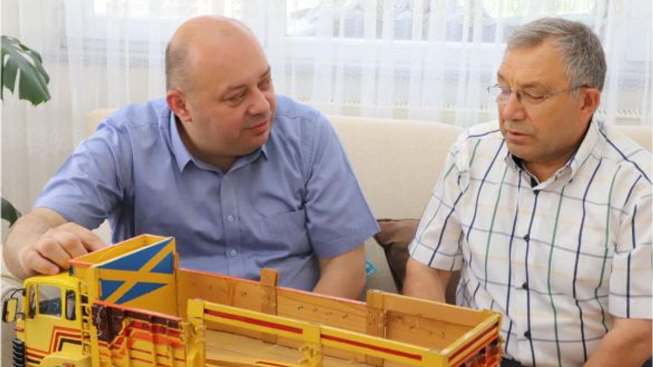 Başkan Palaz Ahşap Kamyon Sürdü