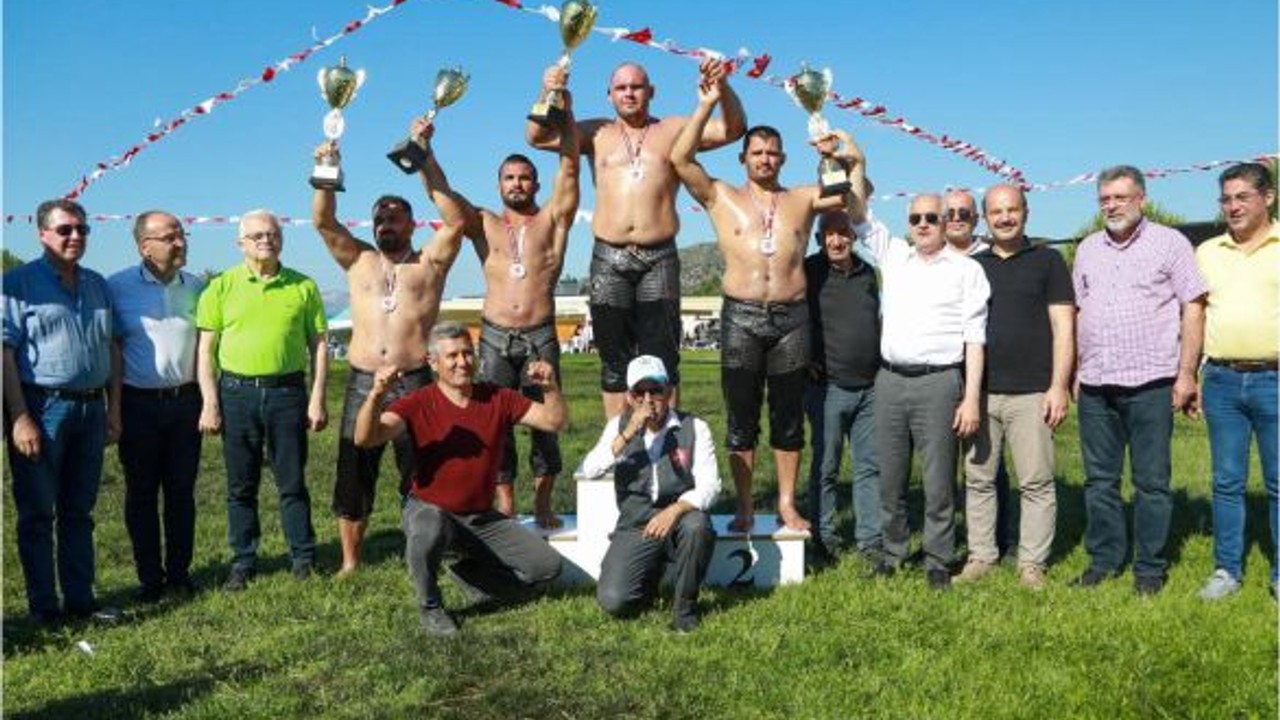 Burhaniye'de Pehlivanlar Buluştu