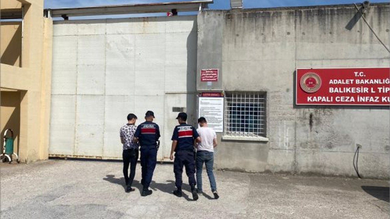 1 Evde 6 Adet Uyuşturucu Aparatı