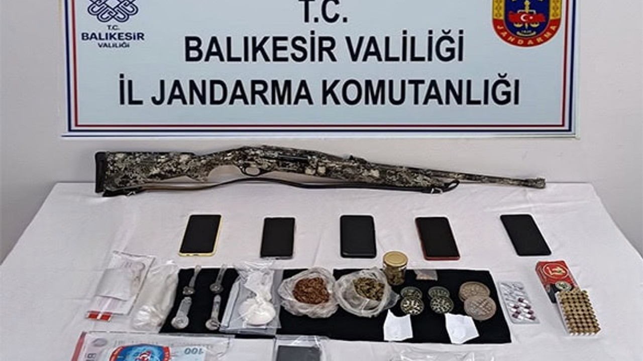 Edremit'te Uyuşturucu Operasyonu, 4 Şüpheli Tutuklandı