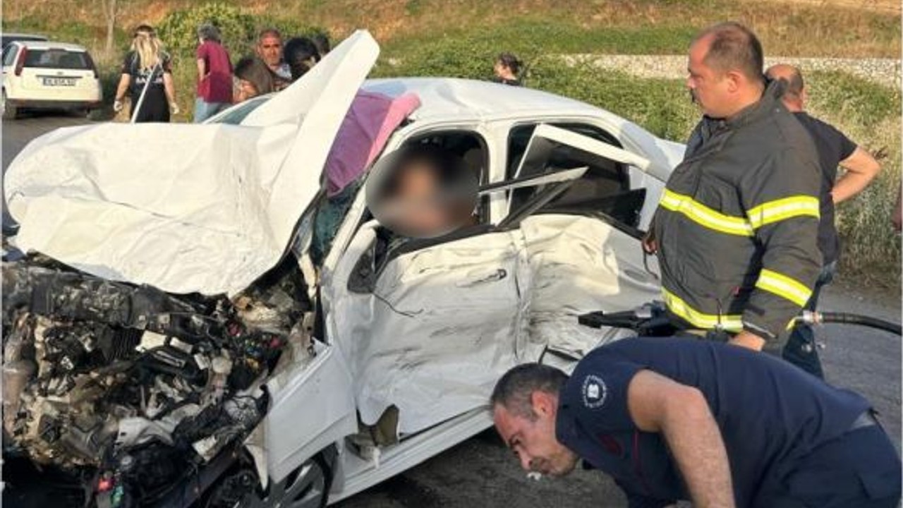 Erdek'te Feci Kaza! 3 Araç Çarpıştı