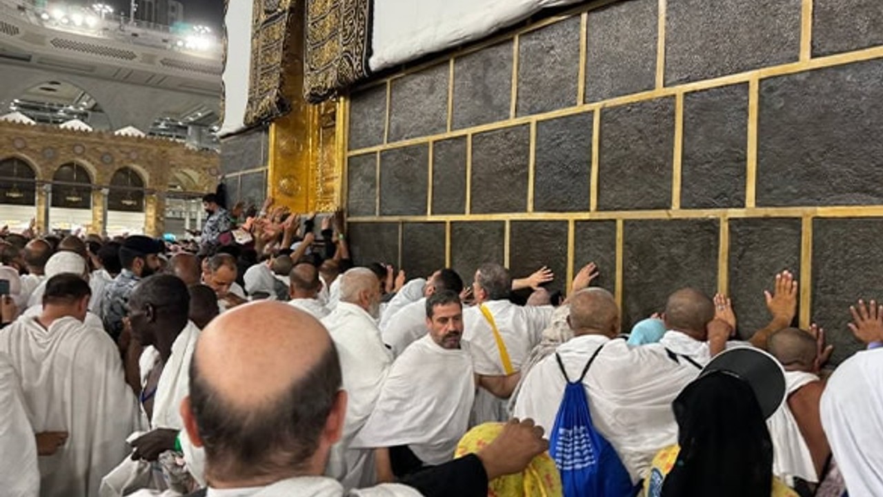 Hacıların En Büyük Hayali Beytullah'a Yüz Sürmek