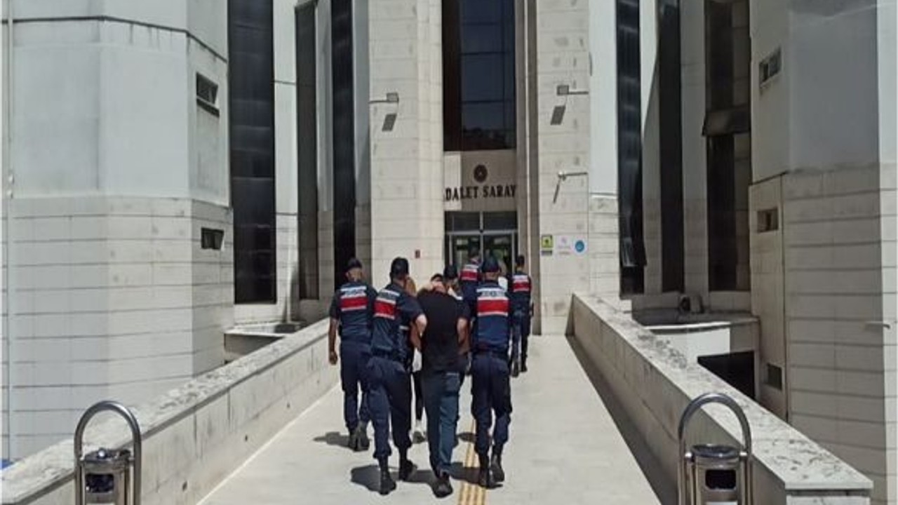 Jandarma Uyuşturucu Tüccarlarını Yakaladı!