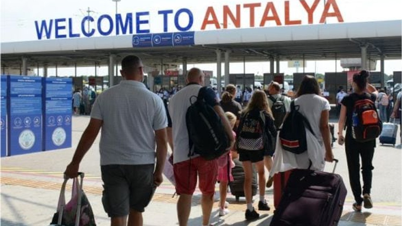 Antalya Havalimanı Uçuş Ve Yolcu Rekoru Kırıldı