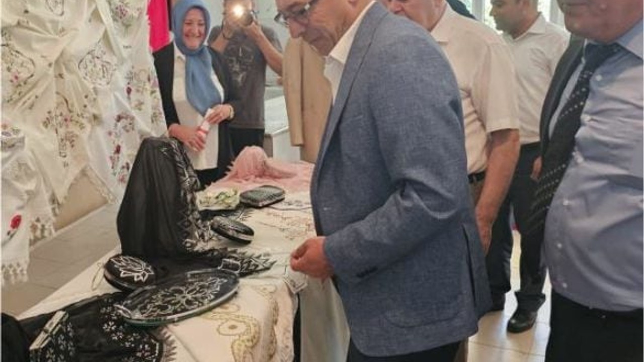 Bandırma'da El Emeği Sergisi Protokolden Tam Not Aldı