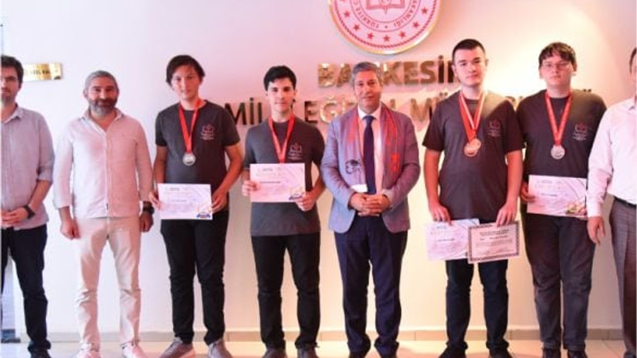Balıkesirli Öğrenciler TÜBİTAK Bilim Olimpiyatında Parladı